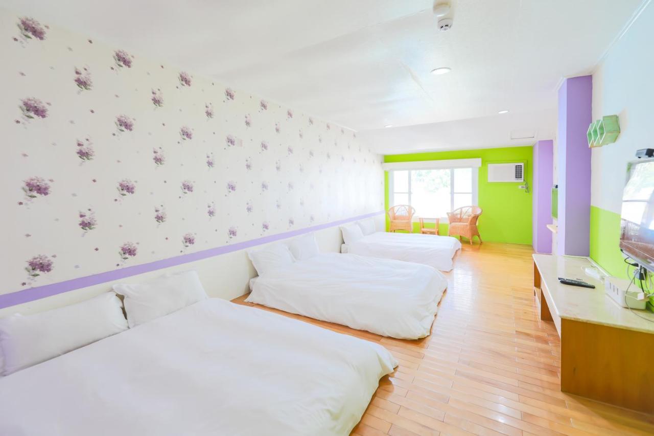 Lovestar Lakeside Hotel - Stars Building Nanwan Room photo