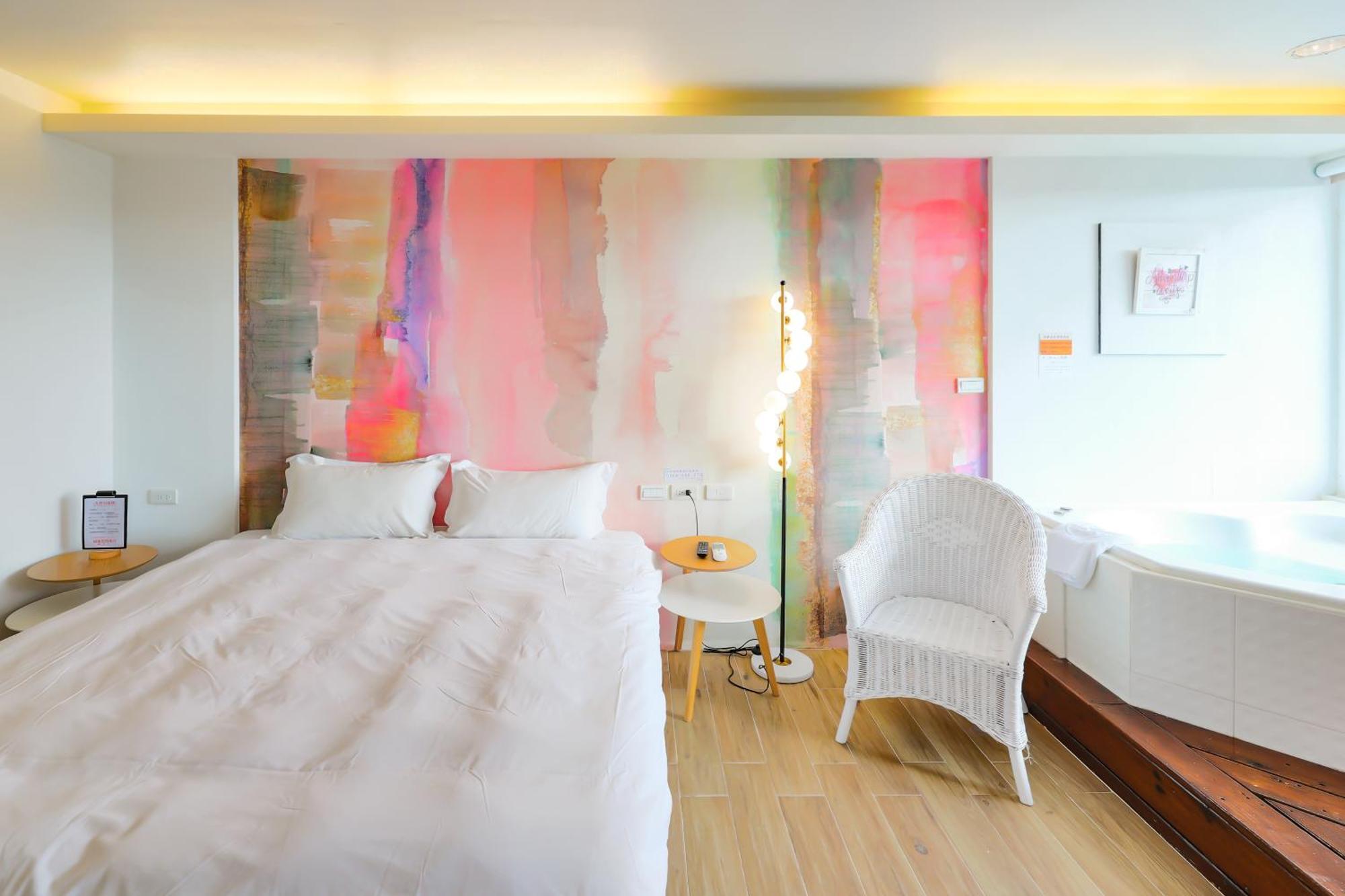 Lovestar Lakeside Hotel - Stars Building Nanwan Room photo