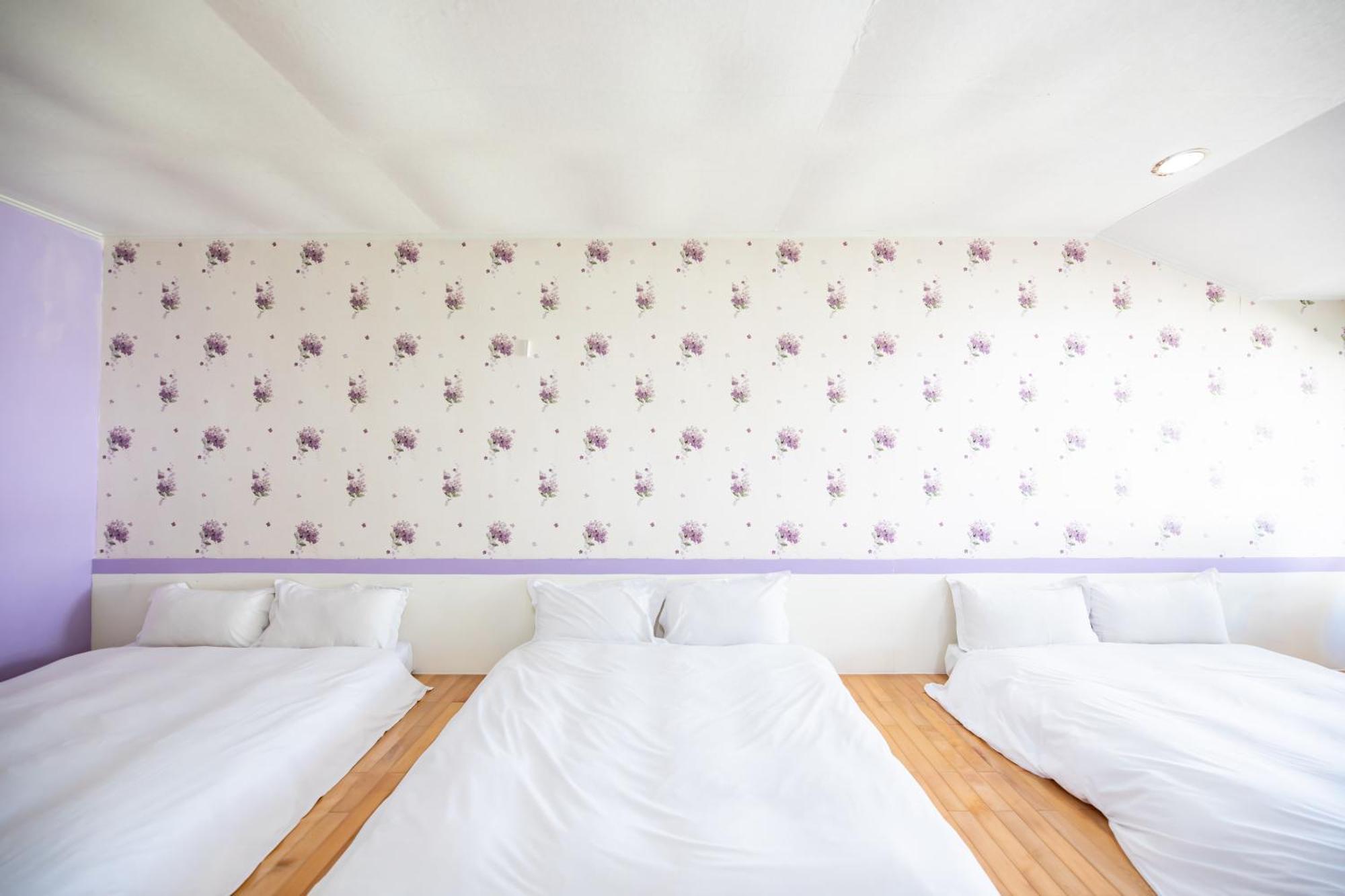Lovestar Lakeside Hotel - Stars Building Nanwan Room photo